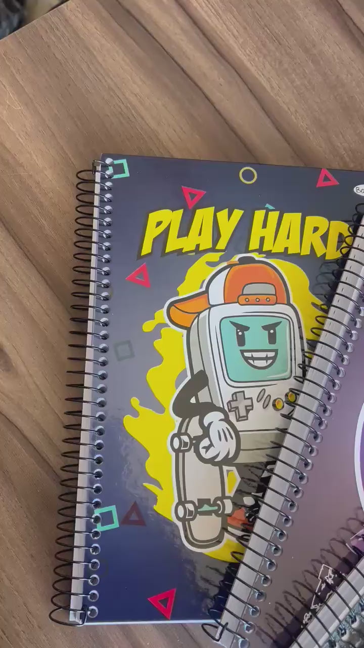 Kit 4 Cadernos Universitário 10 Matéria CD 160 Folhas Animativa Bom D+ Masculino SD